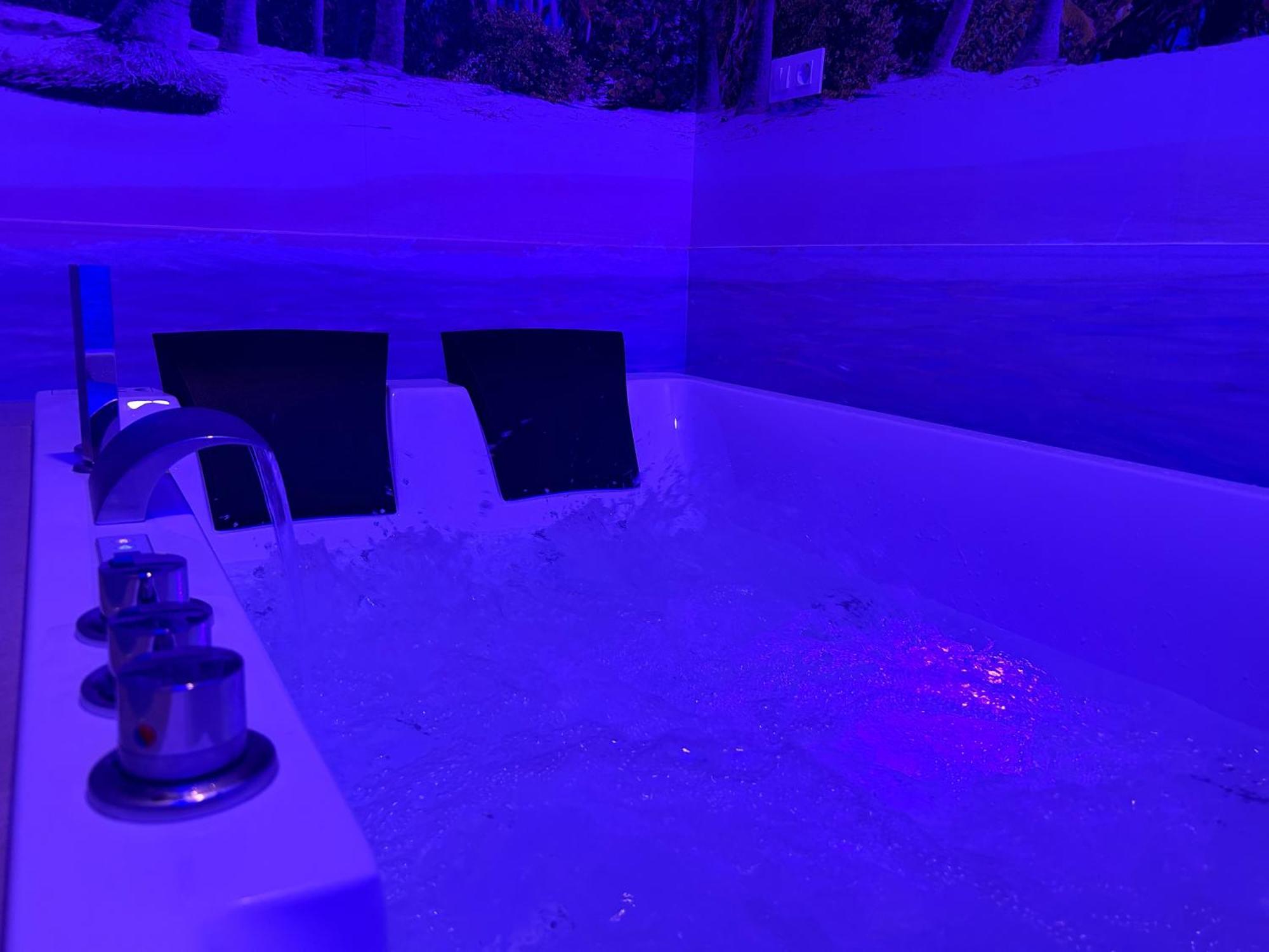 Habitacion Con Jacuzzi Y Bano Privado — Fotos 3